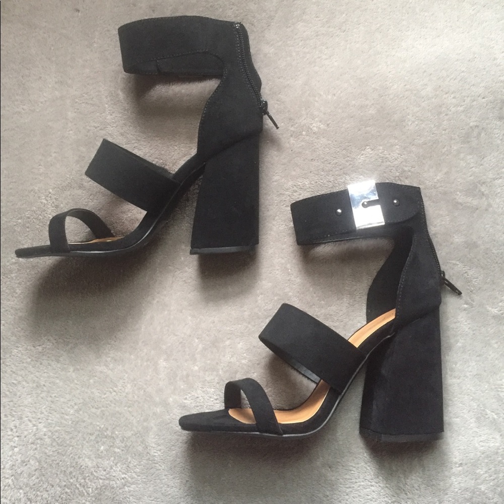 Forever 21 “Qupid” brand Black Faux Suede Caged Heels size 6 Never Worn